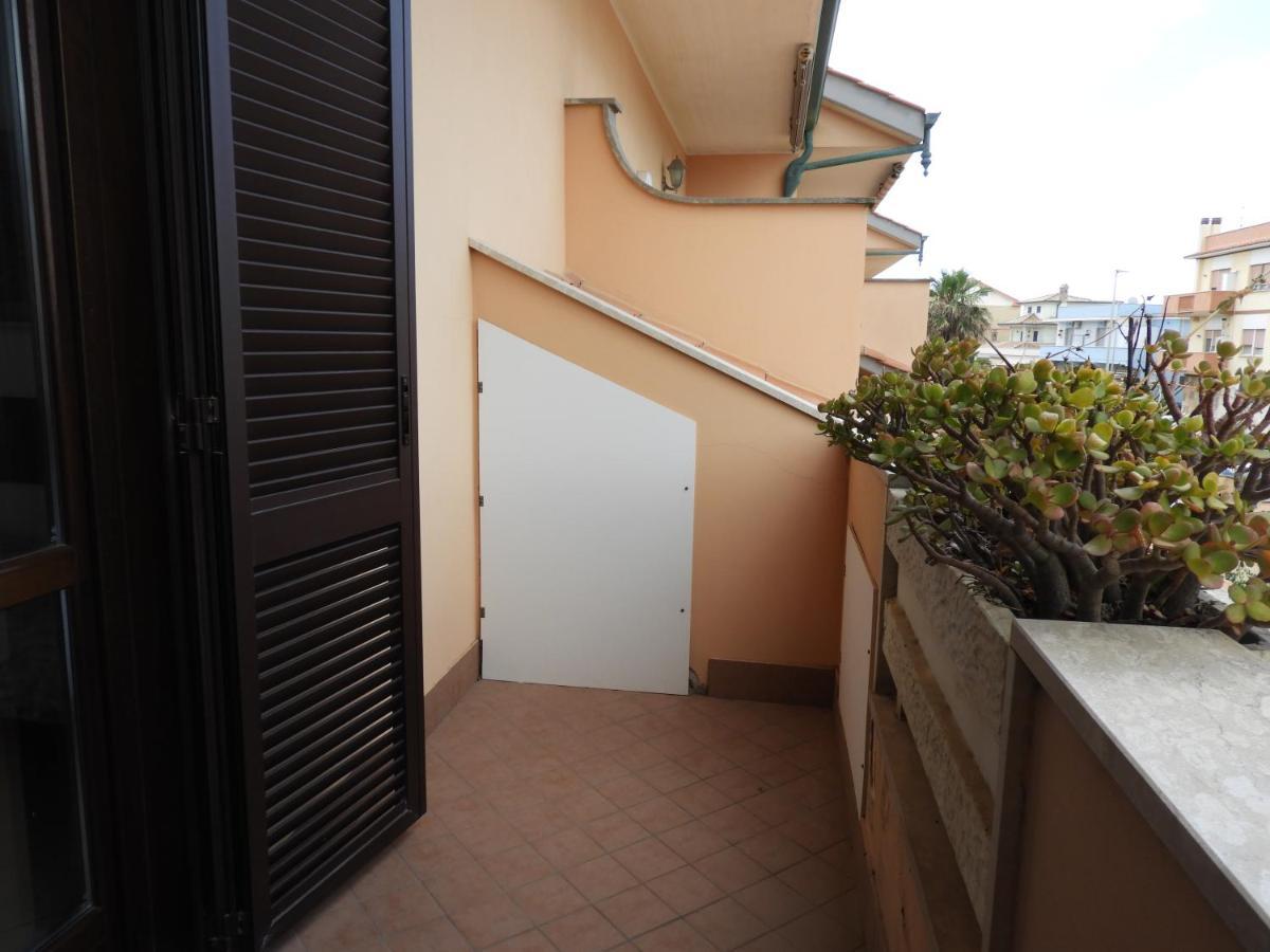 B&B Isola Fiumicino Exteriör bild